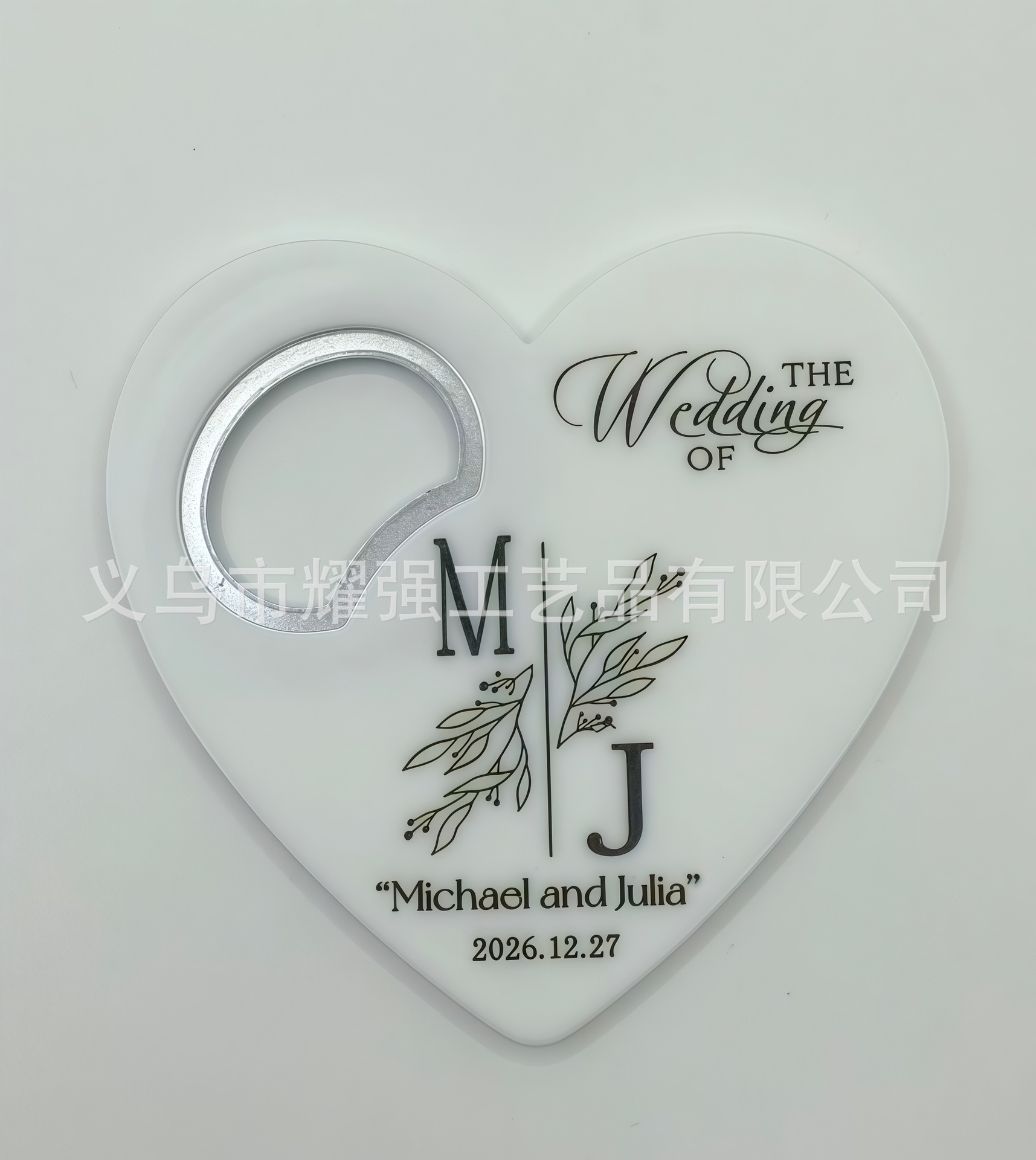 Abridor de botellas de plástico con forma de corazón