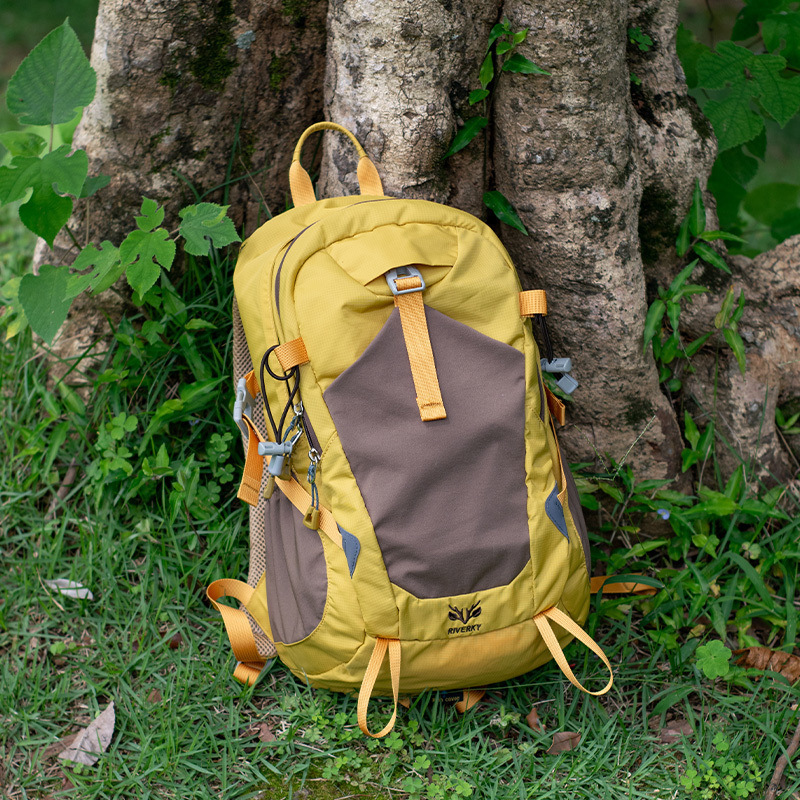 Outdoor Kidsren's Travel Mountaineering Bag Lightweight Hiking Backpack 20 Liters for Boys to Travel Outdoor Kidsren's Travel Mountaineering Bag Lightweight Hiking Backpack 20 Liters for Boys to Travel
