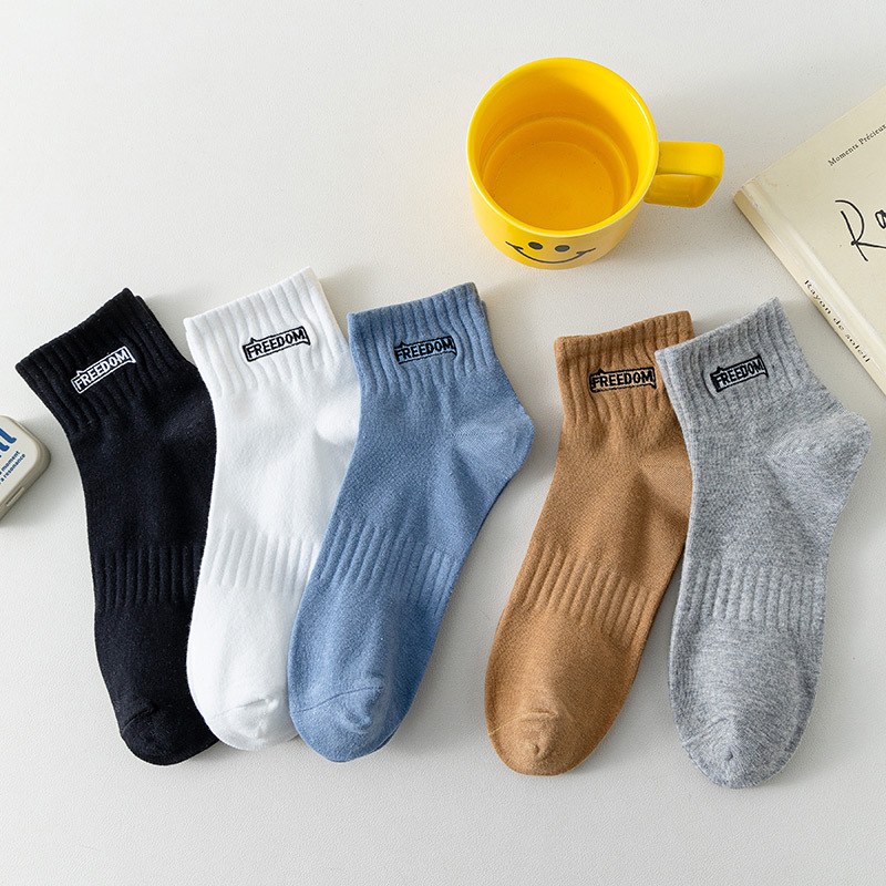 Men's Summer Cotton Mid-Calf Socks with Embroidered Letters, Casual Sports Short Socks, Sweat-Absorbent Socks, Wholesale from Zhuji