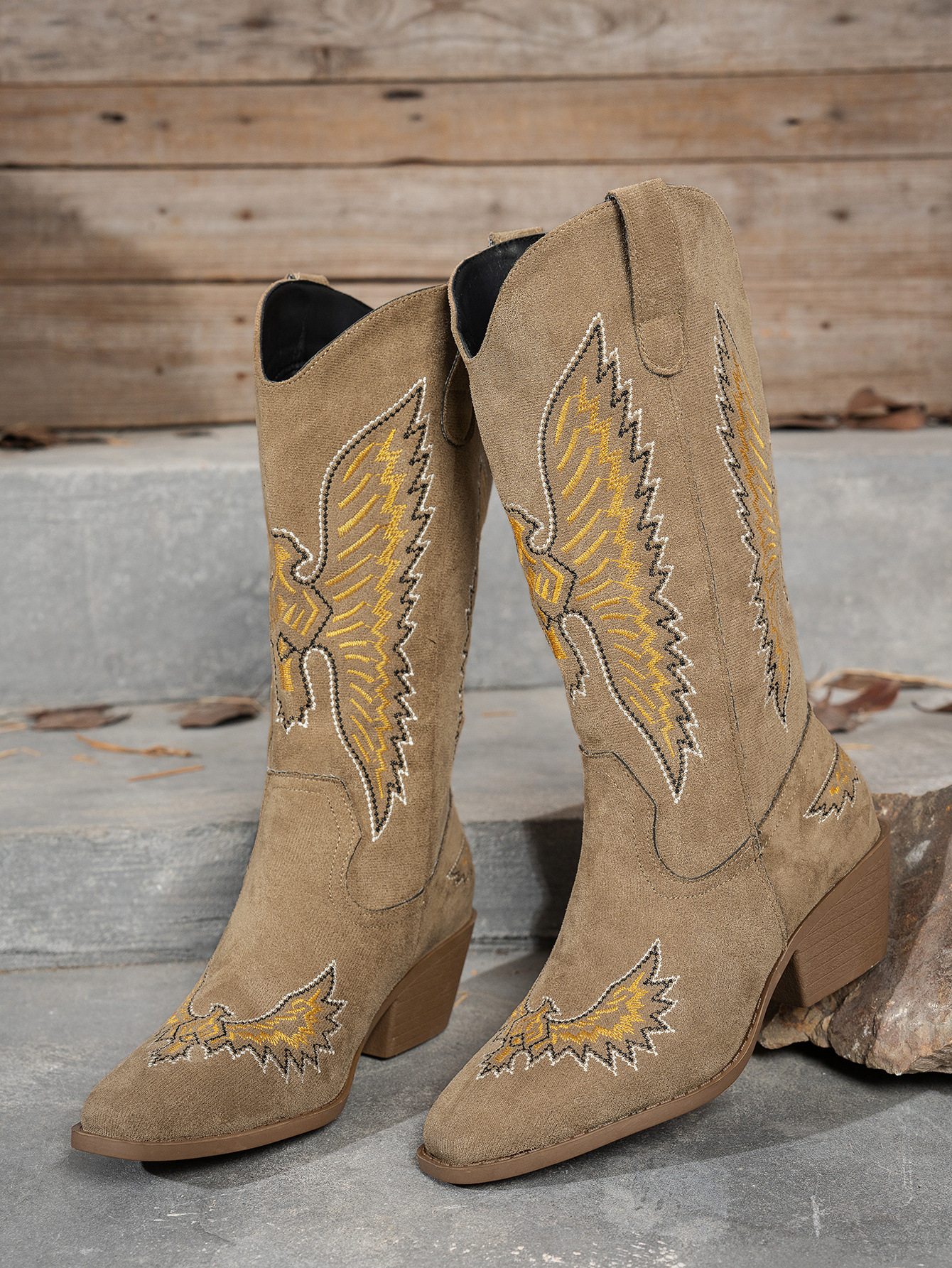 Dames cowboylaarzen van suède met borduursel en hak_voghion.com