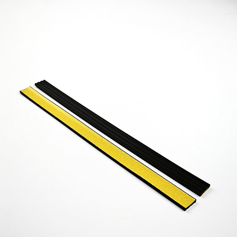 荷物保護カバー、騒音低減、耐摩耗性、厚みのあるシリコンタイヤカバー、粘着性の裏地付きスーツケースホイール保護カバー