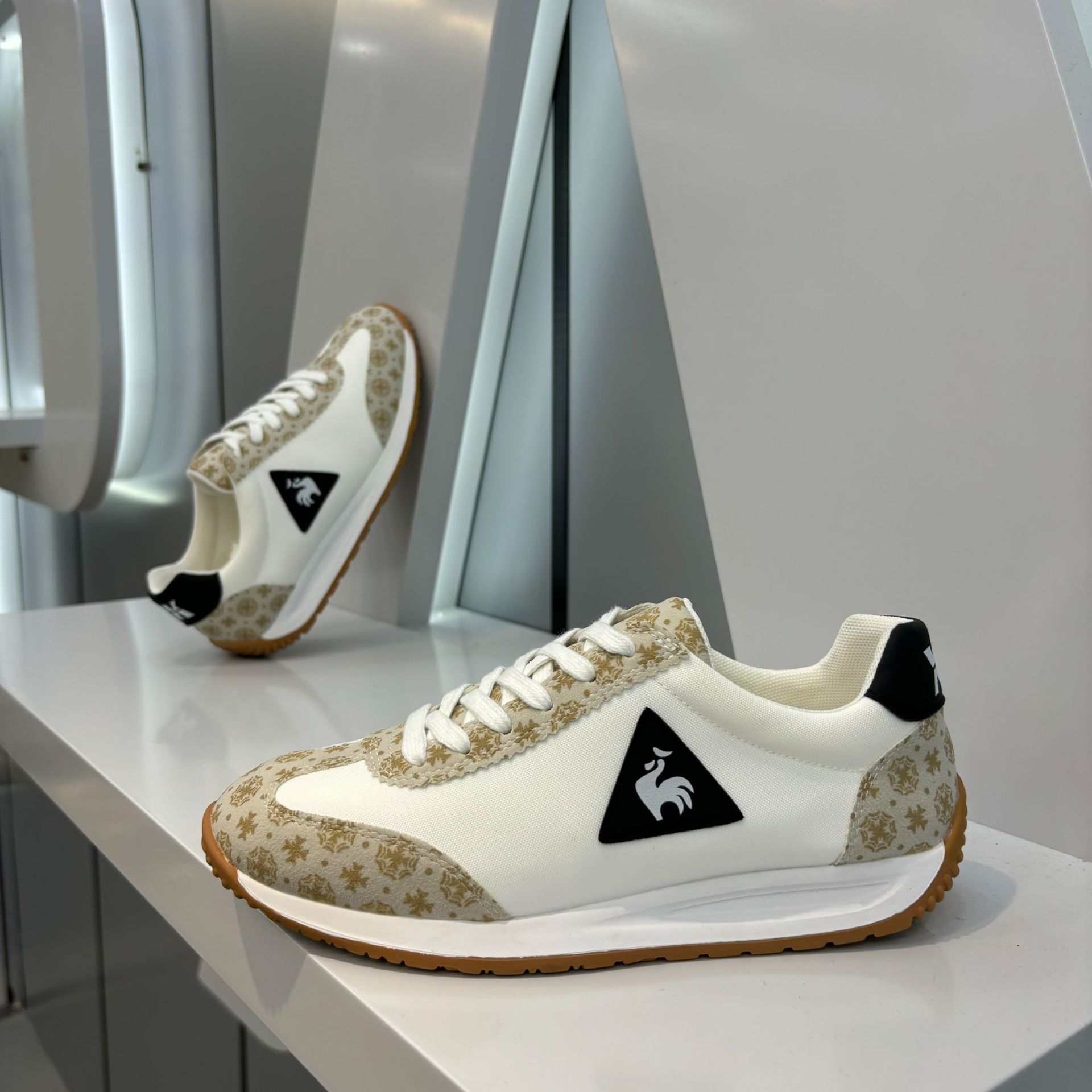 Scarpe bianche da uomo 2022 nuova tendenza autunnale comode scarpe in tessuto boutique per giovani personalità basse basse scarpe Forrest Gump_voghion.com
