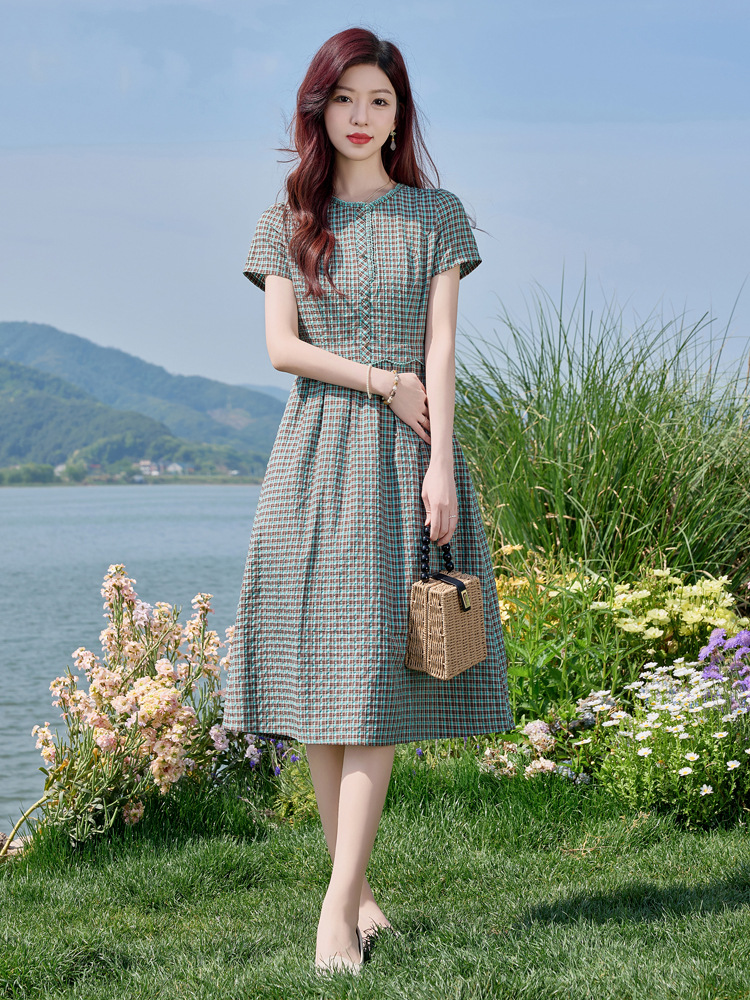 Đầm sơ mi kẻ caro cotton retro eo buộc dây dài trung bình — Màu sắc hình ảnh