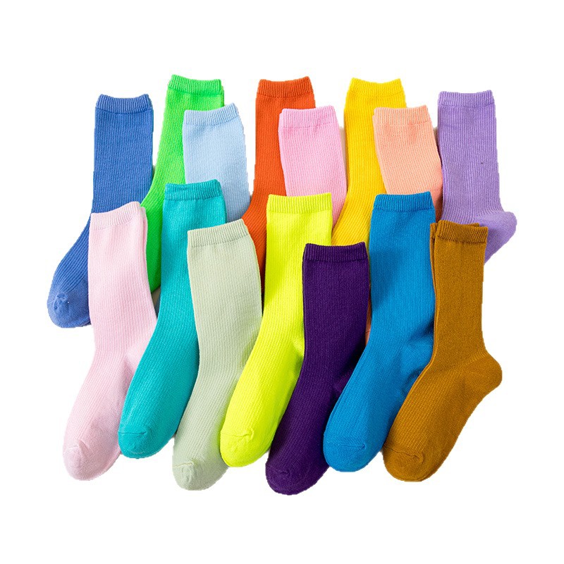 Calcetines de doble aguja de estilo nuevo para mujer, calcetines versátiles de color liso con diseño acanalado, calcetines largos de estilo japonés con rayas verticales de poliéster y algodón al por mayor.