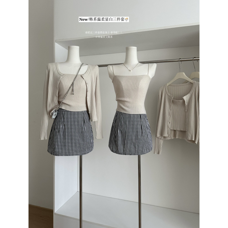 Knitted solid color cardigan