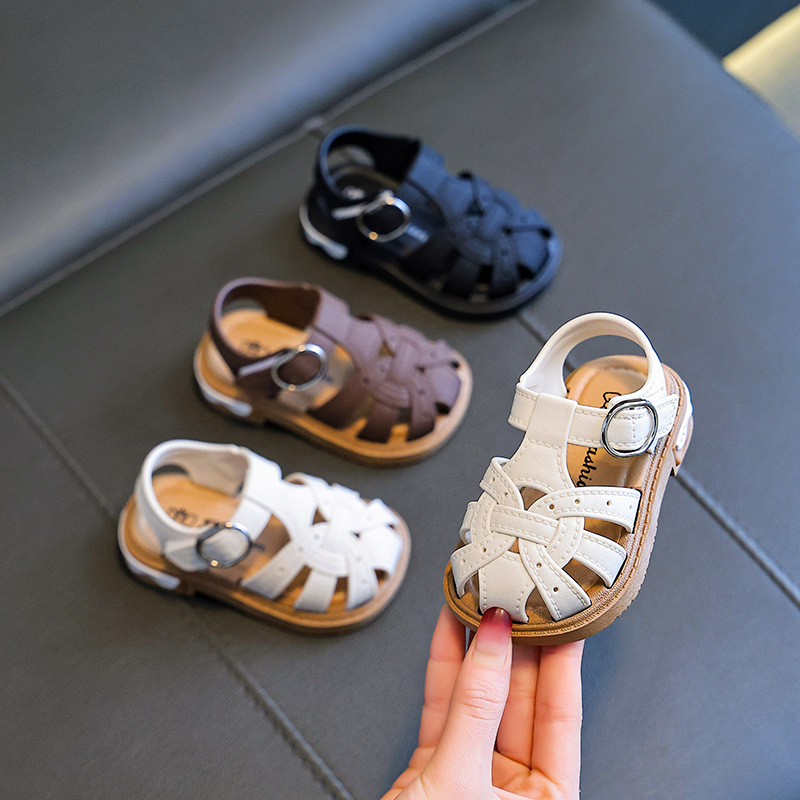 Popular baby squeaking shoes, cute anti-collision and anti-slip closed-toe sandals for children, outdoor use, with Velcro fastening, toddler walking shoes for babies
