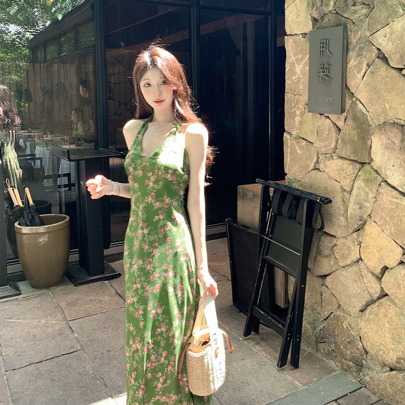 French Retro Green V-Neck Backless Floral Halterneck Dress for Women, Perfect for Summer Seaside Vacations, Super Beautiful and Exquisite Dress