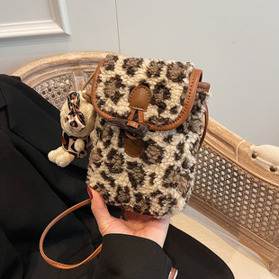 Fashion Leopard Underarm Bag Women's 2024 Autumn and Winter New Casual Shoulder Bag Korean Style High-end Sense Plush Women's Bag