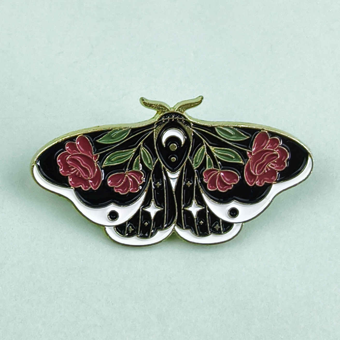 Broche en forma de mariposa de dibujos animados, aceite de gota de aleación, animal, insecto, ropa, top, alfiler, insignia, accesorios, spot al por mayor
