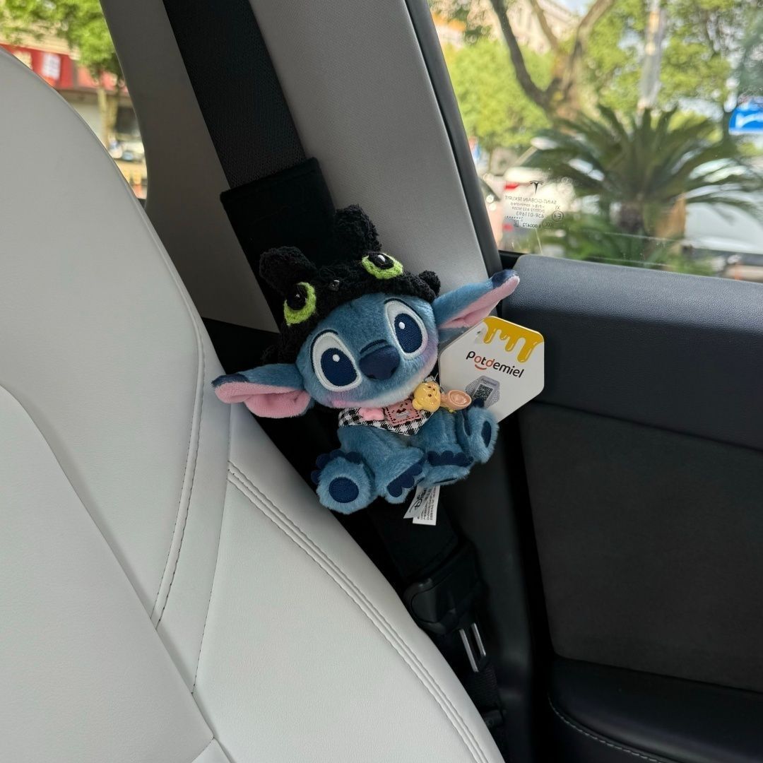 Car Interior Decoration Stitch Cute and Fun Seatbelt Shoulder Pads, Cute Cartoon Anti-Strangle and Anti-Wear Shoulder Straps, Suitable for All Seasons