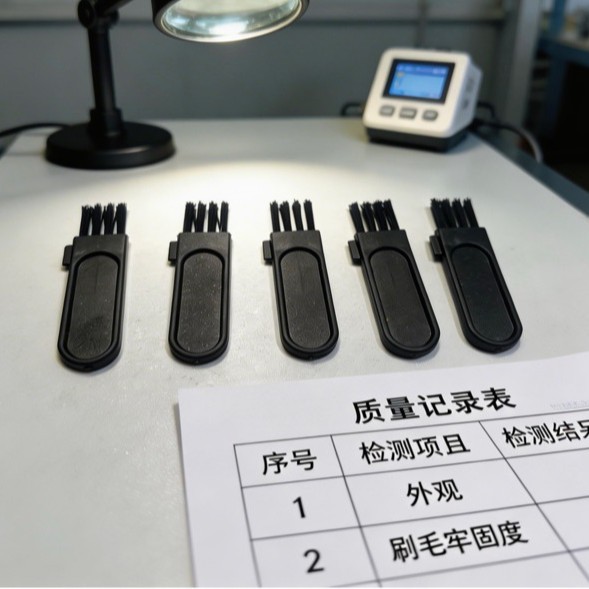 Razor and Hair Clipper Small Brush, Plastic Dust Removal Brush, Nose Hair Trimmer Accessory Gap Brush