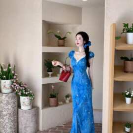 2026夏新款法式感气质名媛风收腰显瘦连衣裙女中长裙度假裙