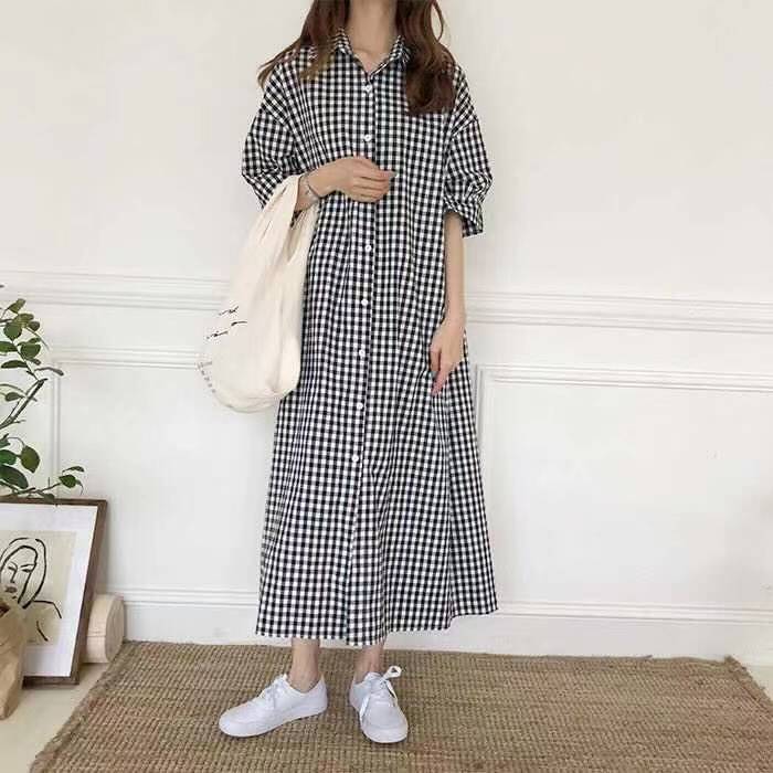 여성을위한 한국 스타일 격자 무늬 셔츠 드레스 봄, 여름 2025 반팔면과 린넨 여분의 긴 무릎 위 느슨한 서양식 셔츠