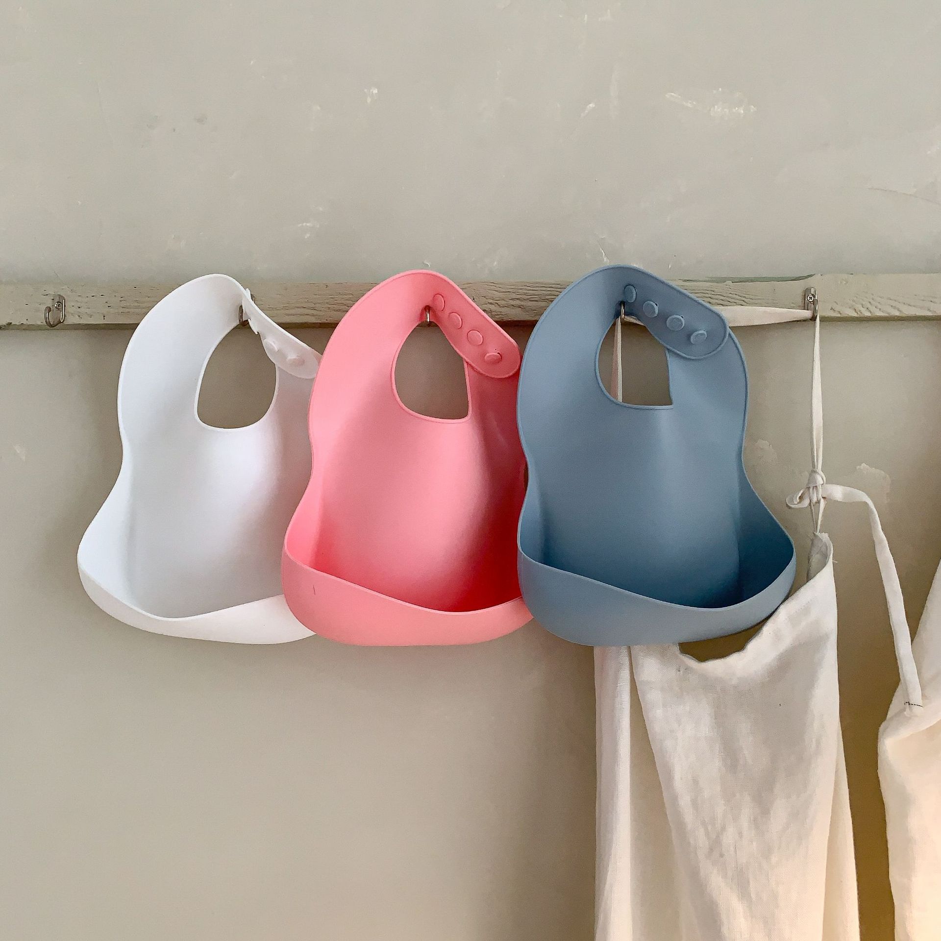 Ropa para niños de caña de pera babero de bebé de silicona para niños 2025 nuevo bebé niña alimentación toalla de saliva impermeable