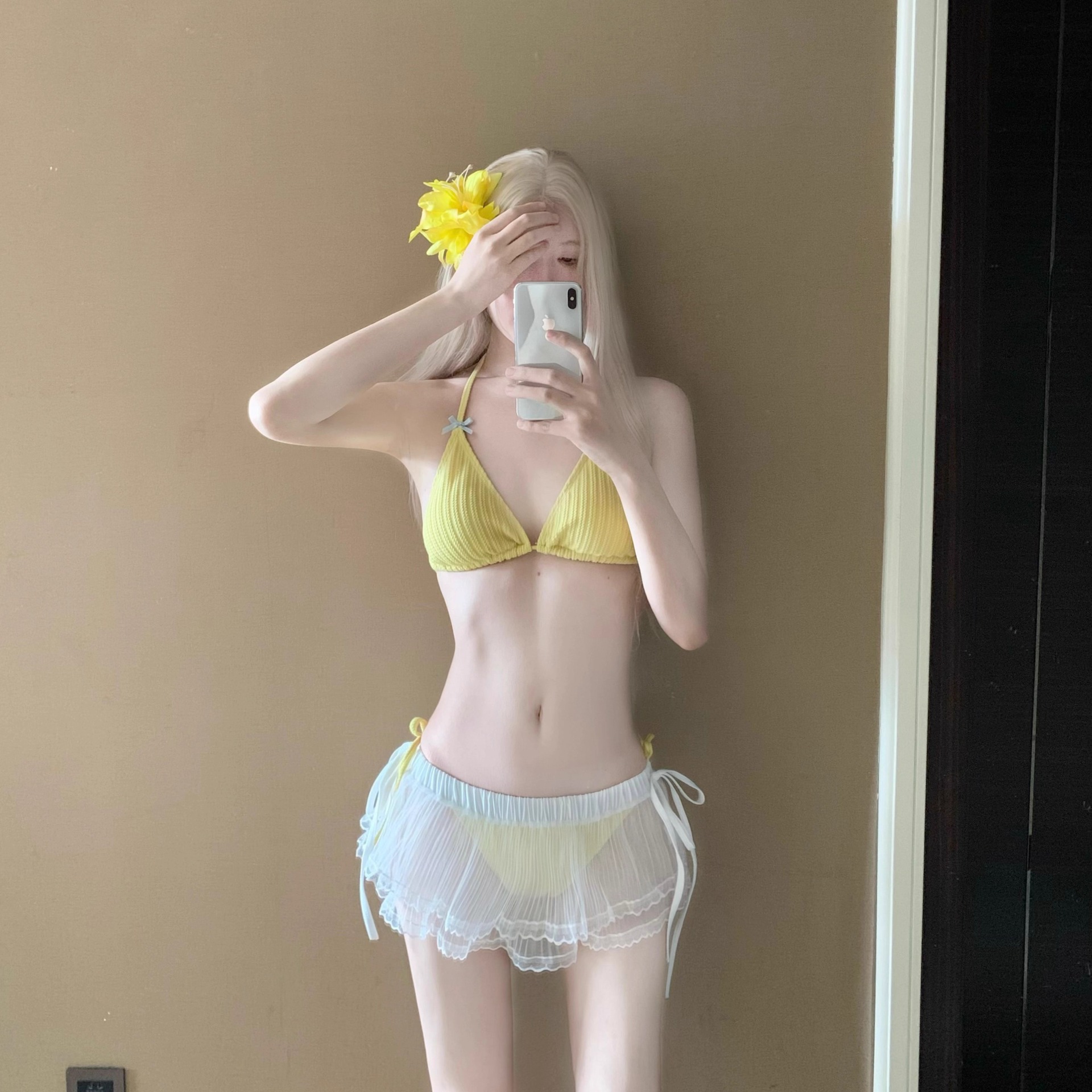 Swimsuit for Women, Sexy and Alluring, in White and Yellow, for Small Busts, Two-Piece, Three-Point Style, Tie-Up Bikini, Suitable for Hot Springs and Vacations