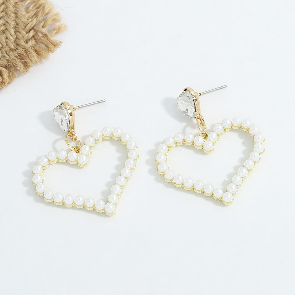 Korean Simple Pearls Love Style Earrings display picture 4