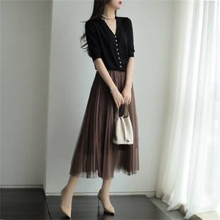 Hot-Selling In-Stock 2025 Autumn New Mid-Sleeve Collar Pearl Button Black Ice Silk Knit Top Women's Short-Sleeve Shirt