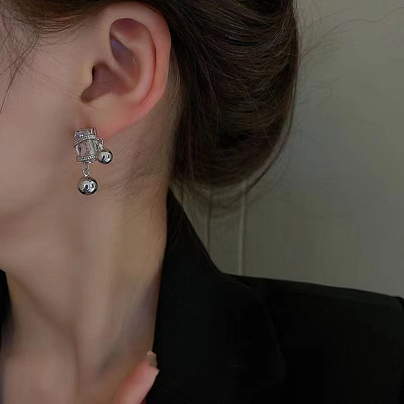 Ear Studs Classification 1 Pair Quantity 1 Pair Elegant Geometric Solid Color Plating Mixed Materials Rhinestones Ear Studs