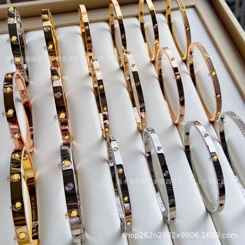 Kajia ブレスレット 厚い 18K ゴールドメッキ ナローバージョン フルダイヤモンド 6 ダイヤモンド 4 ダイヤモンド 光沢のあるベビーブレス クラシック ブレスレット 男性と女性用 ゴールドメッキ|undefined