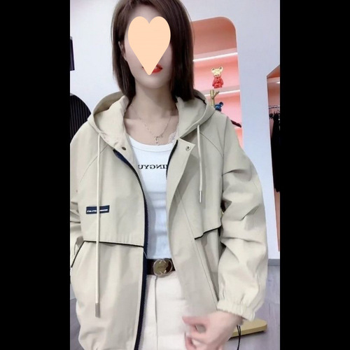 Ladies' spring and autumn outerwear, stylish top for outdoor wear, casual and trendy short denim jacket for petite figures