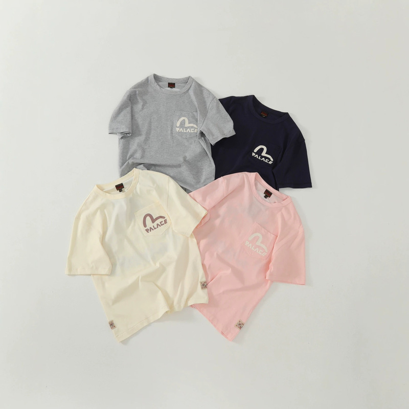 26 Summer Unisex PALACE Collaboration Fortune Triangle Letter Sakura Embroidery Pocket Crew Neck Short Sleeve T-Shirt 26 Summer Unisex PALACE Collaboration Fortune Triangle Letter Sakura Embroidery Pocket Crew Neck Short Sleeve T-Shirt