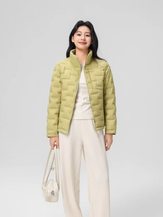 Chaqueta de plumón para mujeres otoño y invierno nuevo tipo 90 de lana ligera y delgada hermosa moda de cuello caliente delgada y gruesa chaqueta corta