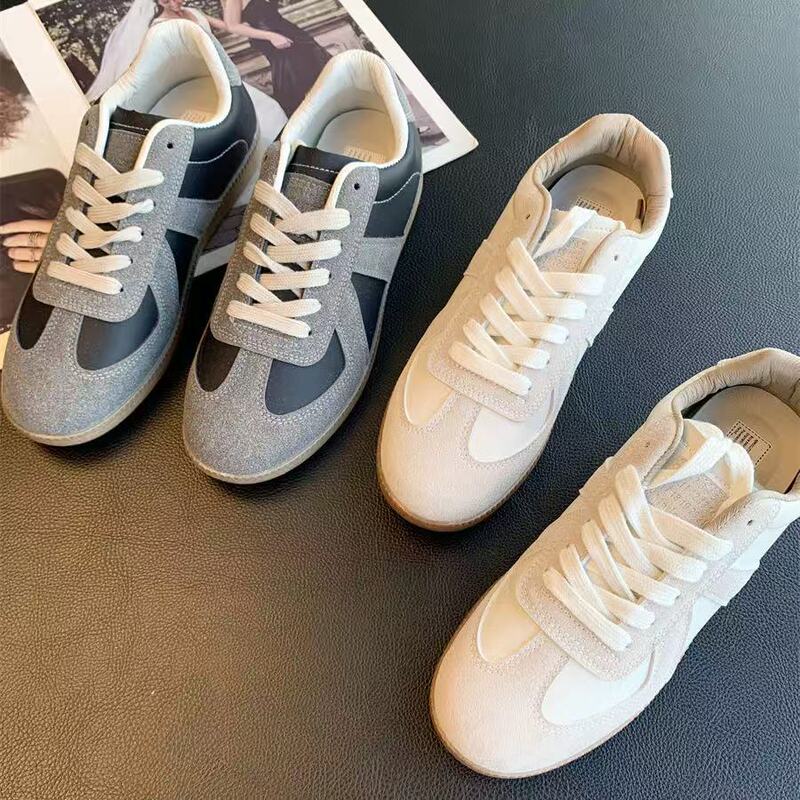 On the counter, there are thousands of good-wearing genuine leather moral training shoes Joker flat-bottomed women's casual sneaker 25 New Year D0304X