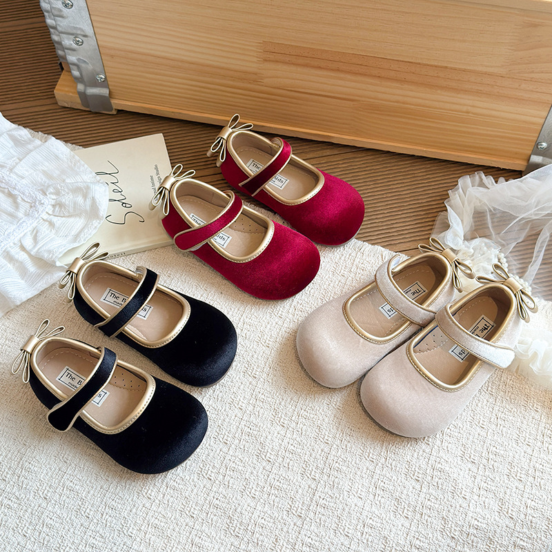 Niñas zapatos de princesa de peluche simple primavera y otoño 2026 nuevos zapatos de cuero Mary Jane con suela suave roja zapatos casuales