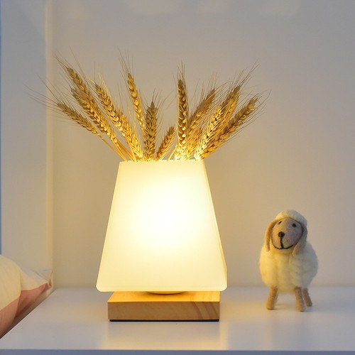 Table lamp bedroom decoration Nordic simple modern creative personality warm warm light romantic night light flower arrangement bedside lamp