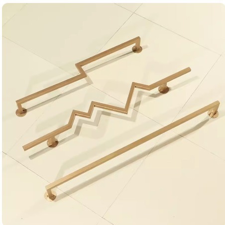 Display racks for women's clothing stores, wall-mounted hangers in black and gold, horizontal bars on the wall with clothes hanging on the rods