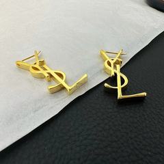 楊林のファッション的な個性は金メッキされています。