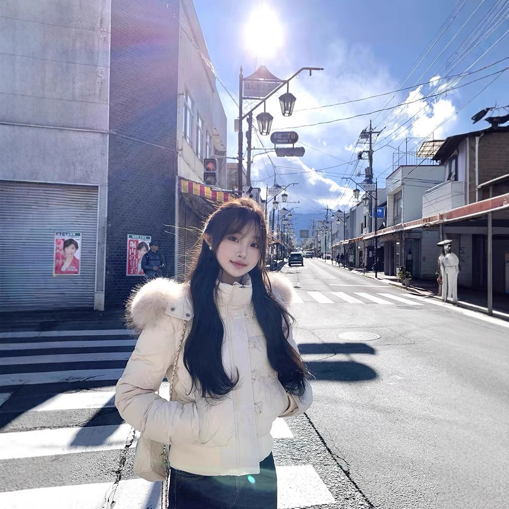 2025年冬季新款连帽大毛领小个子短款宽松加厚羽绒棉服外套上衣女