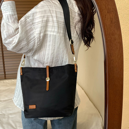 Korean style simple casual shoulder bag  new fashion crossbody bag nylon Oxford cloth lightweight bucket bag trendy