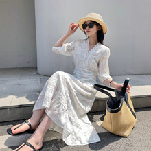 【现货】南油原创设计法式重工刺绣镂空蕾丝V领收腰气质连衣裙