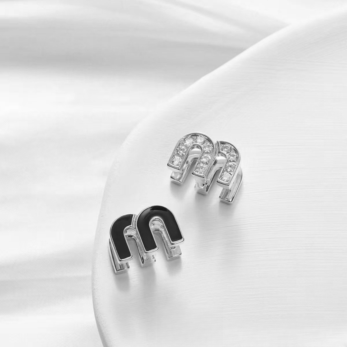 2024 New Colorful 'M' Letter Earrings Double-Sided Luxury Inlaid Zircon Sweet Versatile Popular Stud Earrings detail image 12