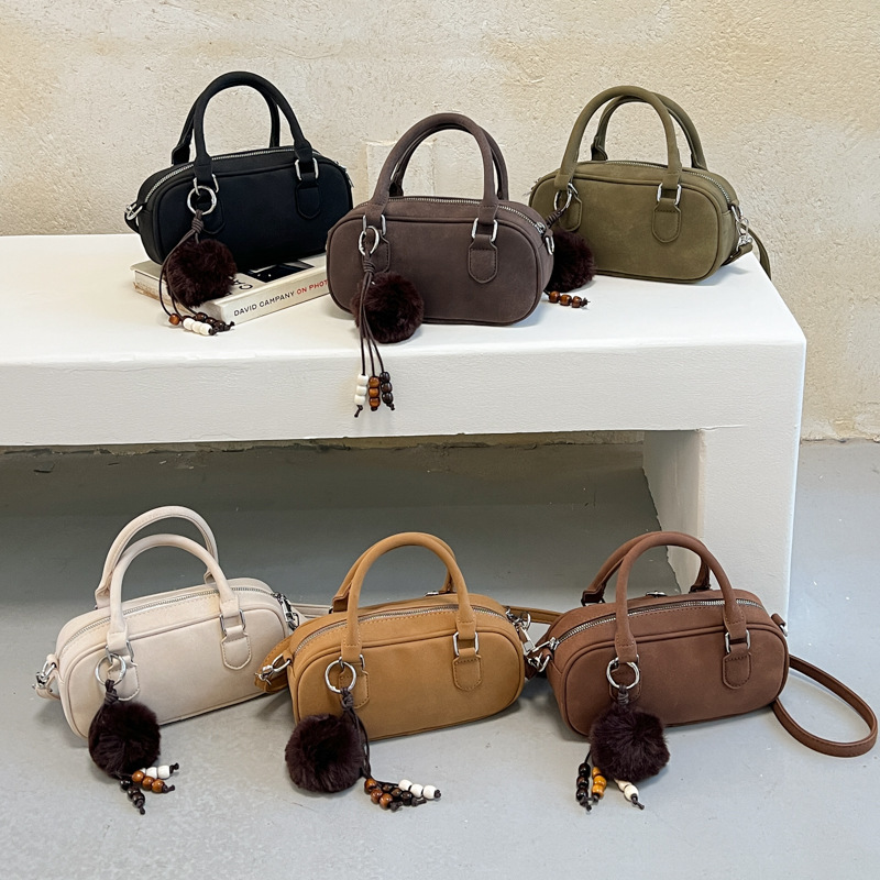Autumn and winter niche retro handbag for women 2026 new casual versatile crossbody bag suede tote bowling bag