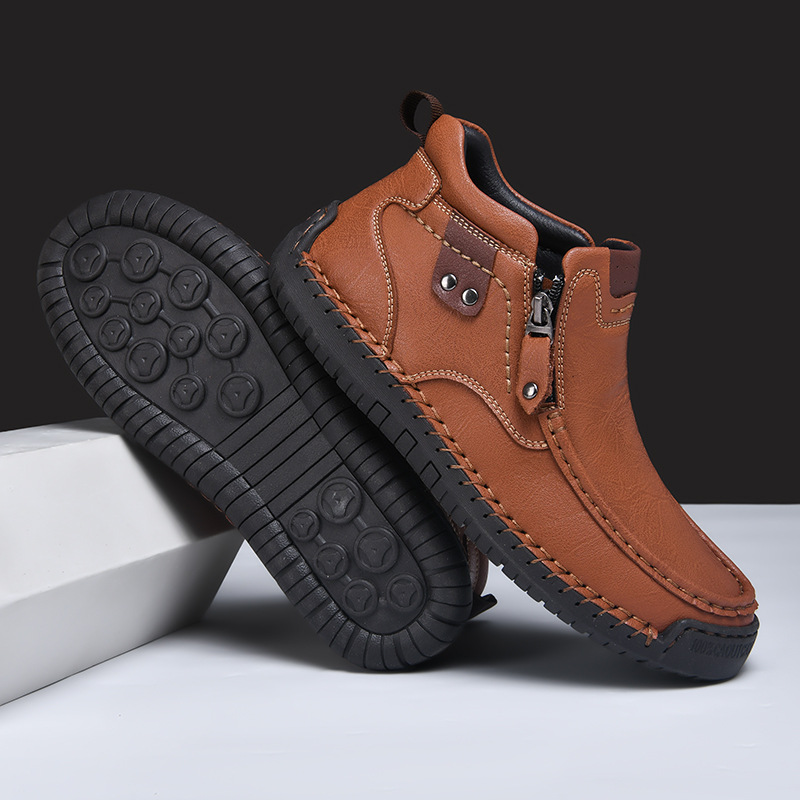Nuevos zapatos casuales de hombre con cremallera lateral, botas cortas de moda, zapatos al aire libre de tamaño grande, invierno de comercio exterior transfronterizo 2025.