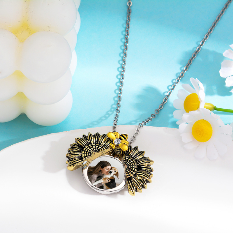 European and American Cross-Border Jewelry Stainless Steel Sunflower Necklace Photo Frame Openable Perfume Bottle Custom Photo Box Pendant European and American Cross-Border Jewelry Stainless Steel Sunflower Necklace Photo Frame Openable Perfume Bottle Custom Photo Box Pendant