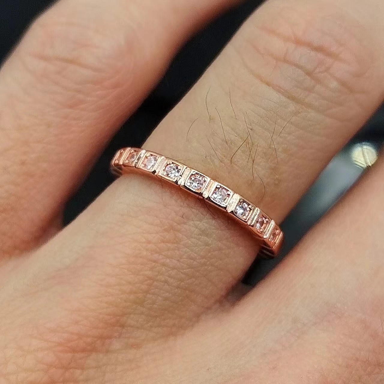 Stapelbare Herrenringe, roségoldplattiert, kleines Eiswürfel-Design für Paare, schlichter Ring, einfacher und eleganter Stapelring mit Diamantmuster_voghion.com