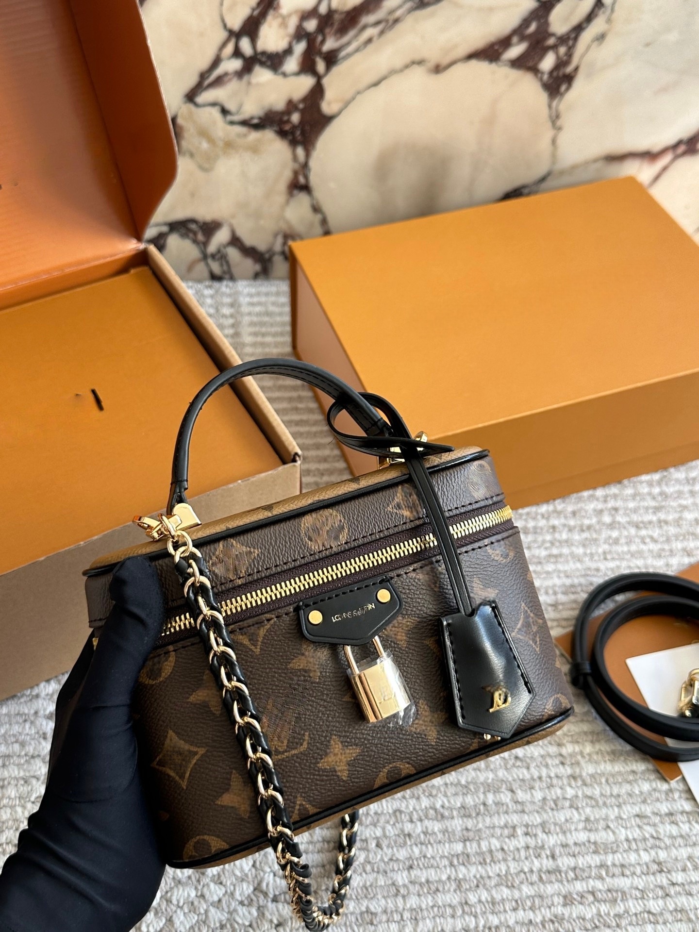 Cross-Border Foreign Trade Supply: Lv Monogram Lock Small Square Bag, Vanity Shoulder Crossbody Handbag, Women's Makeup Bag with Chain