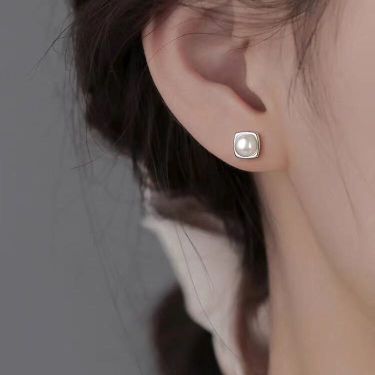 925 sterling silver needle pearl stud earrings New 2023 popular earrings niche light luxury high-grade female earrings
