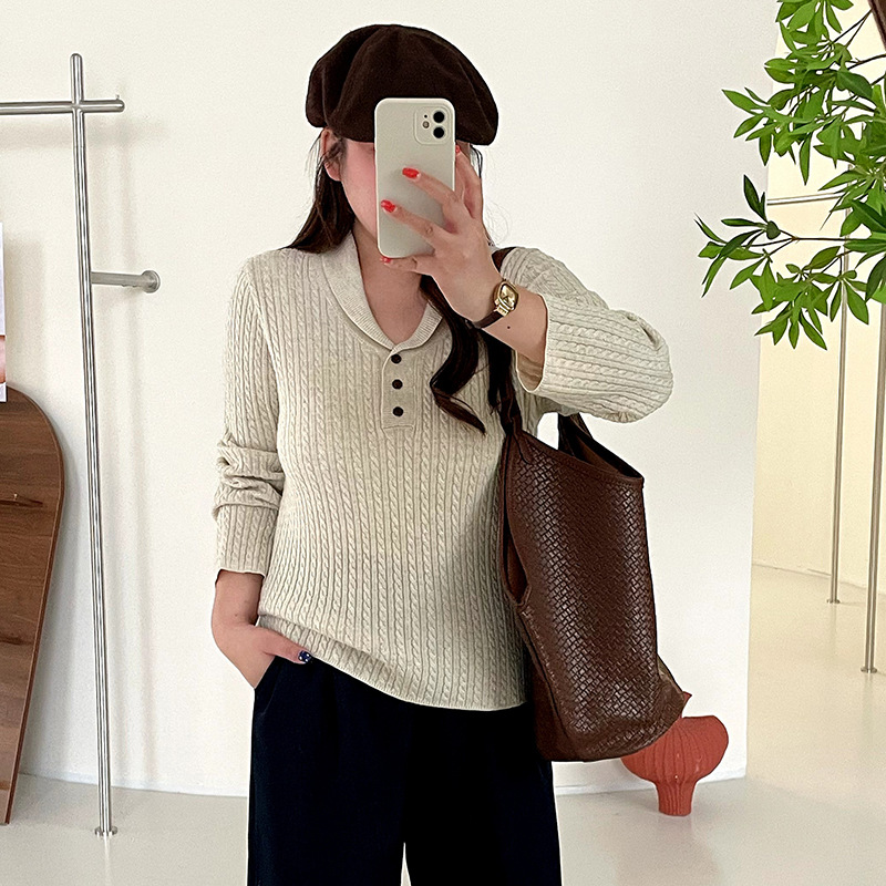 Plus-size women's retro cable-knit casual sweater, 2026 autumn collection, with a turn-down collar, loose fit, and a gentle, soft style, perfect as a base layer. 25036