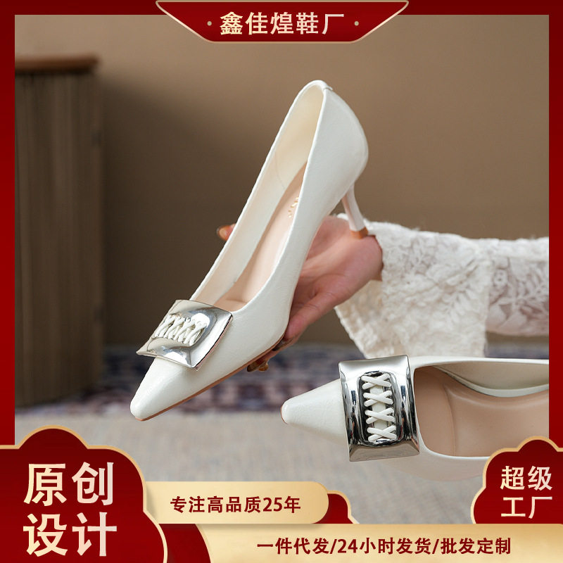 Giày cao gót nữ mũi nhọn gót mảnh khóa vuông thiết kế thanh lịch, gót 6–8 cm — Màu trắng ngà, màu đen