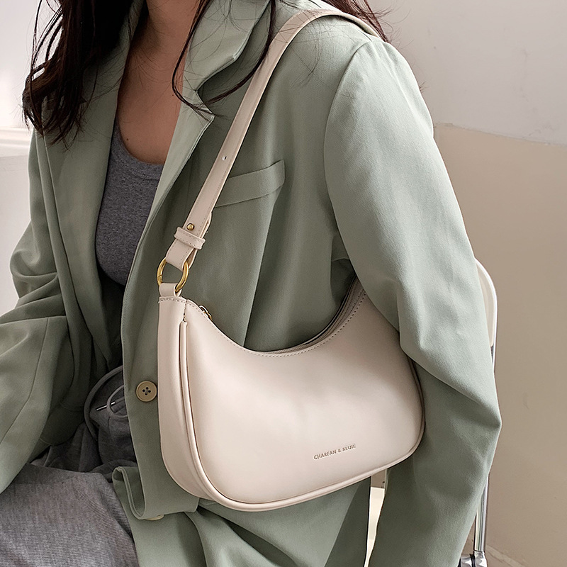 High-end women's bag 2023 new versatile autumn winter crossbody niche design white single shoulder armpit bag