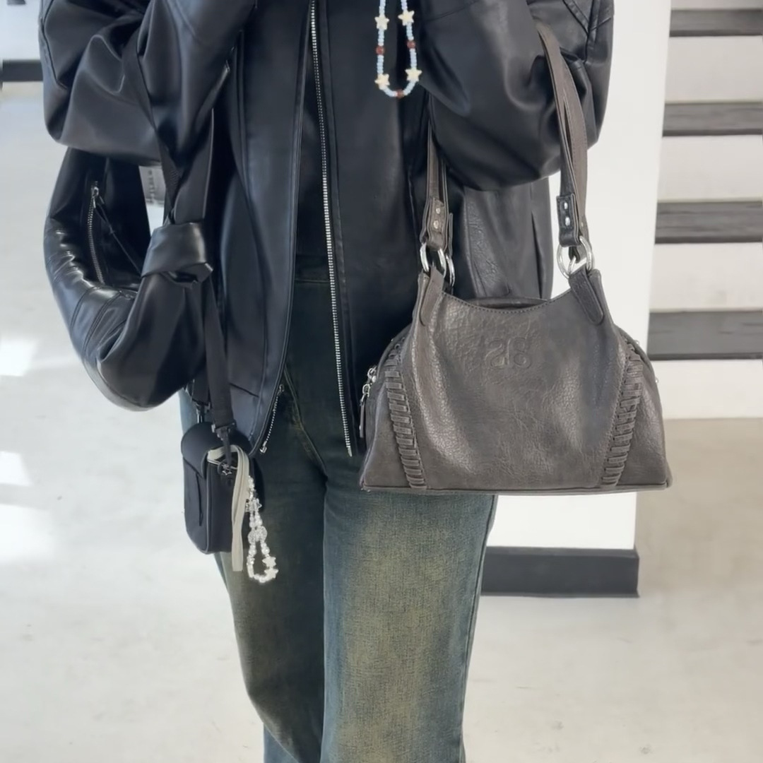 회색