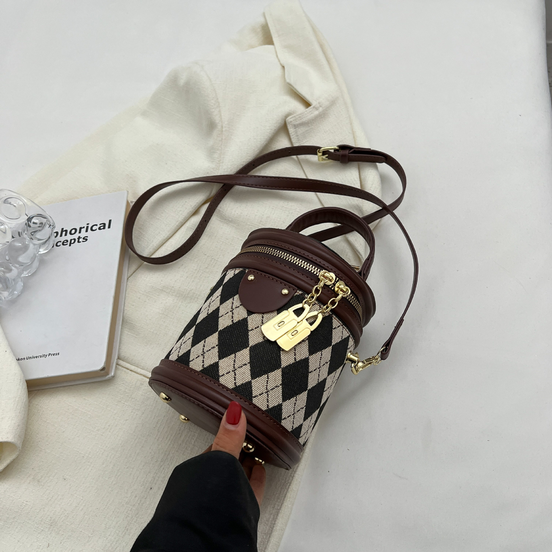 Cross-Border Retro Fashion Versatile Bucket Bag For Women 2025 New Arrival Luxury Niche Shoulder Bag - Thumbnail 8