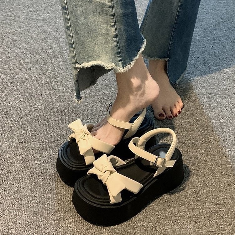 Sandalias de altura de arco para mujeres con suela gruesa hombre pequeño verano de 2026 nuevo estilo universal muffins mujeres romanas