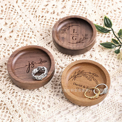 etsy パーソナライズ彫刻結婚式の記念品または記念日の名前ジュエリー収納トレイ結婚式の木製リングトレイ