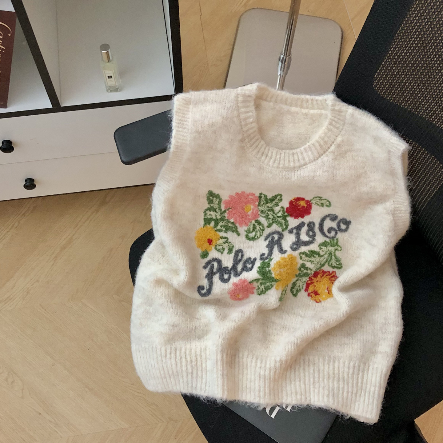 甜辣妹拼色花朵刺绣针织马甲女秋2025新款慵懒风叠穿宽松毛衣背心