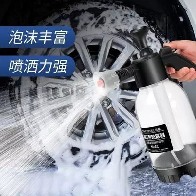 Bottle of High-Efficiency Car Wash Liquid, Powerful: Car cleaning tools